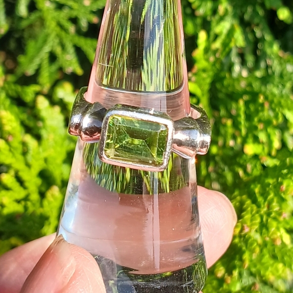 ✨️Silpada R-0713 Rectangular Cut Peridot Ring ✨️Size 6 3/4 - Picture 2 of 14